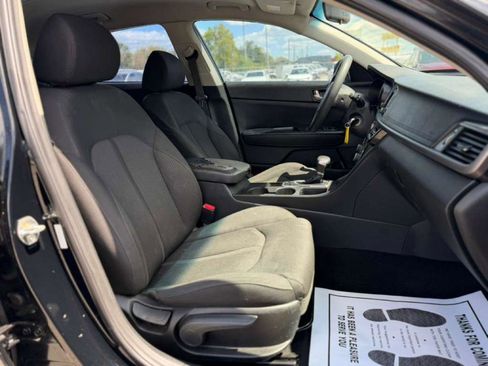 Used 2017 Kia Cadenza Technology FWD image 18