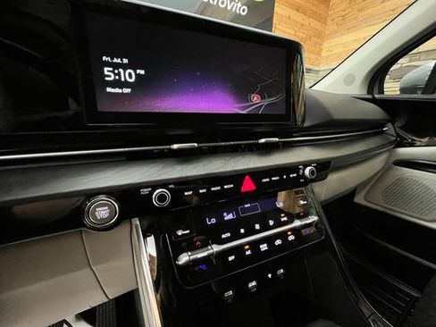Used 2024 Kia Carnival EX FWD image 21