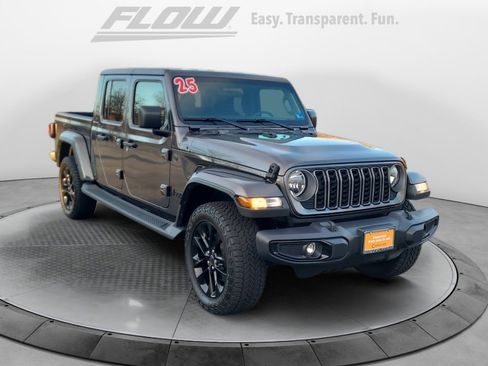 Used 2025 Jeep Gladiator Sport image 1