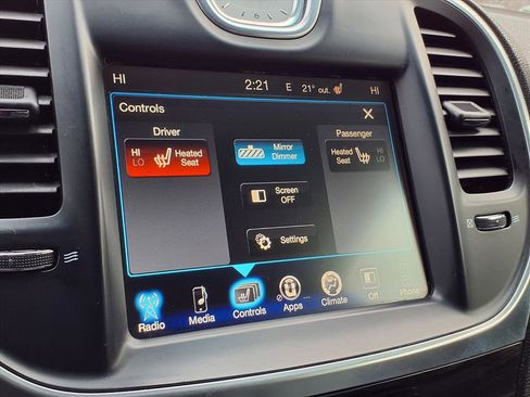 Used 2015 Chrysler 300 Limited image 5