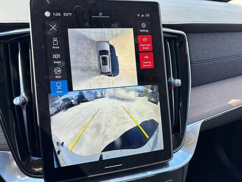 Certified 2025 Volvo XC90 B6 Plus image 22