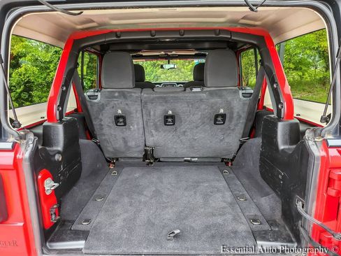 Used 2020 Jeep Wrangler Unlimited Sahara AWD/4WD image 24