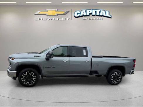 Used 2025 Chevrolet Silverado 2500 LTZ w/ LTZ Plus Package AWD/4WD image 2