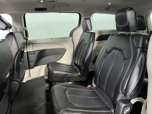 Certified 2024 Chrysler Pacifica Touring-L image 25