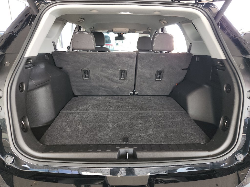 Used 2023 GMC Terrain SLE w/ Driver Convenience Package FWD image 14