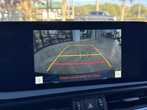 Used 2025 Lexus ES 300h w/ Premium Package image 28