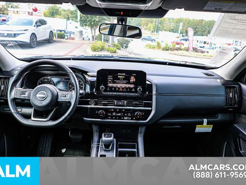 Used 2024 Nissan Pathfinder SV w/ SV Premium Package image 27