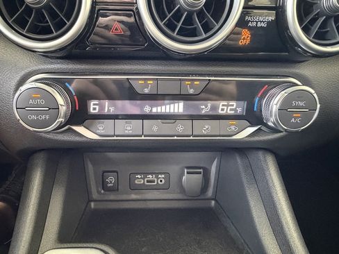 Used 2025 Nissan Sentra SR FWD image 18