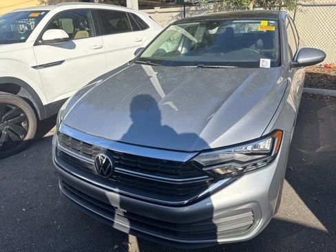 Used 2023 Volkswagen Jetta SE w/ Panoramic Sunroof Package image 16