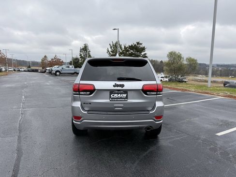 Used 2019 Jeep Grand Cherokee Altitude image 6