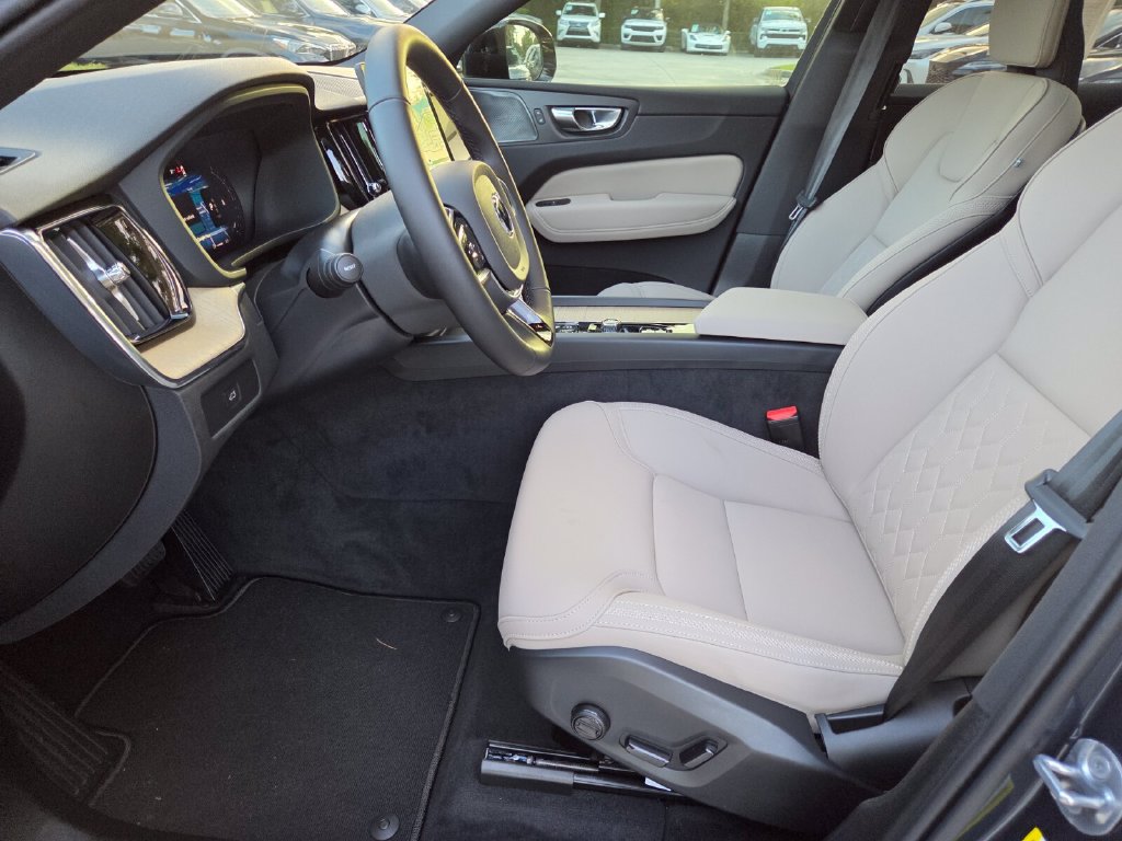 Used 2026 Volvo XC60 B5 Plus AWD/4WD image 9