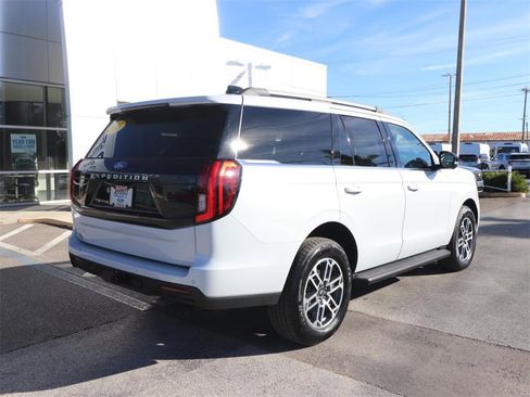 New 2025 Ford Expedition Active image 16