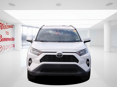 Used 2020 Toyota RAV4 XLE Premium FWD image 4