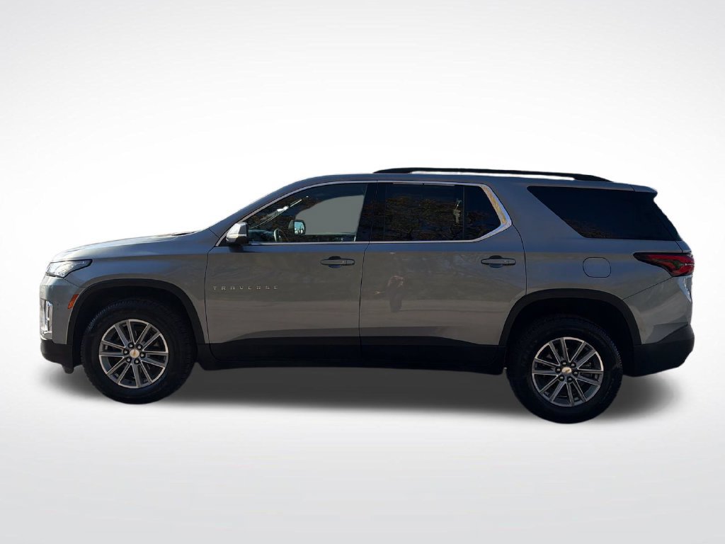 Used 2023 Chevrolet Traverse LT FWD image 2