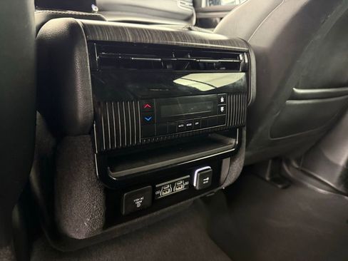 Used 2024 Jeep Wagoneer L Series II w/ Flexible Seating Group AWD/4WD image 38