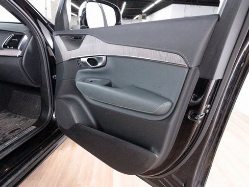 Certified 2024 Volvo XC90 T8 Ultimate w/ Protection Package Premier image 19