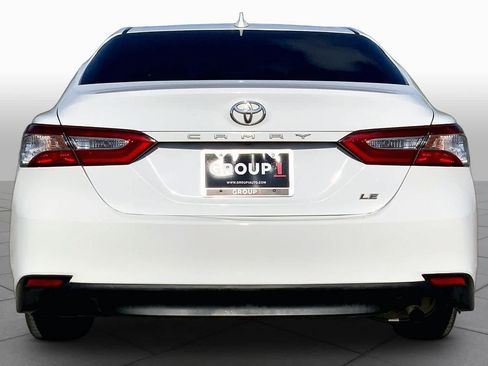 Used 2020 Toyota Camry LE FWD image 5