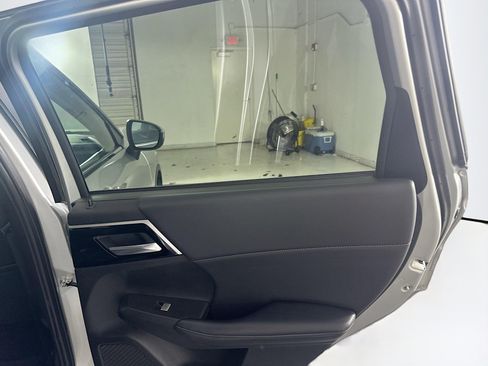 Used 2024 Mitsubishi Outlander SE image 29