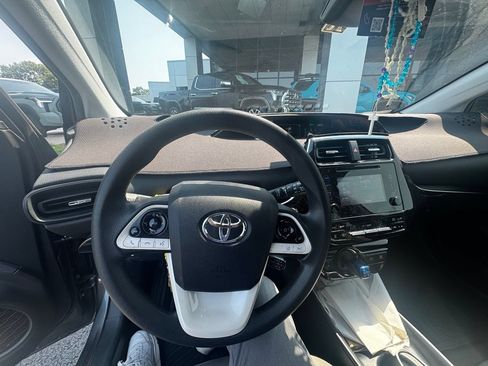 Certified 2018 Toyota Prius Two w/ Prius Two Safety Plus Package FWD image 8