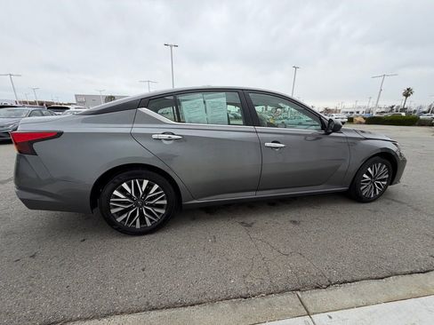 Used 2024 Nissan Altima 2.5 SV image 7