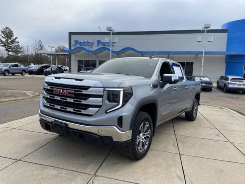 Used 2024 GMC Sierra 1500 SLE w/ Preferred Package image 4