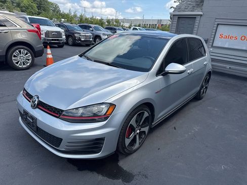 Used 2017 Volkswagen GTI SE FWD image 3