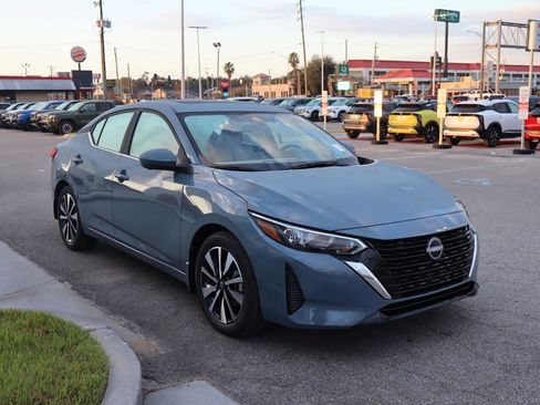 Used 2025 Nissan Sentra SV w/ SV Premium Package image 11