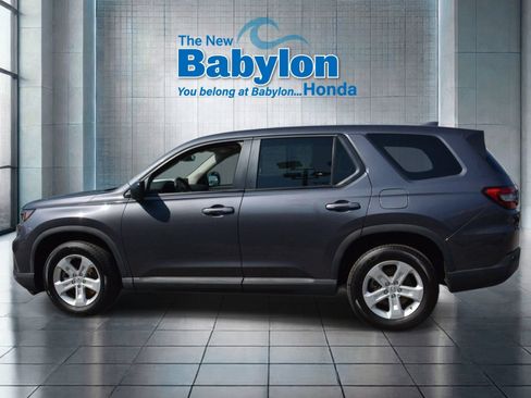 Used 2023 Honda Pilot LX image 2