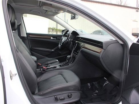 Used 2020 Volkswagen Passat 2.0T SEL image 14