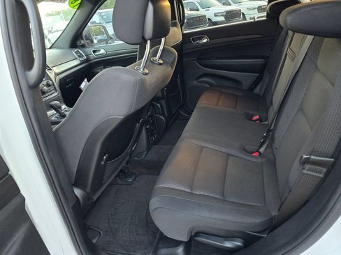 Certified 2018 Jeep Grand Cherokee Laredo AWD/4WD image 31