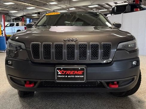 Used 2019 Jeep Cherokee Trailhawk w/ Comfort & Convenience Group AWD/4WD image 2
