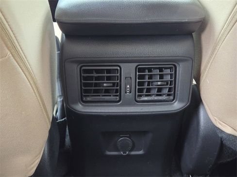 Used 2021 Toyota RAV4 LE image 12