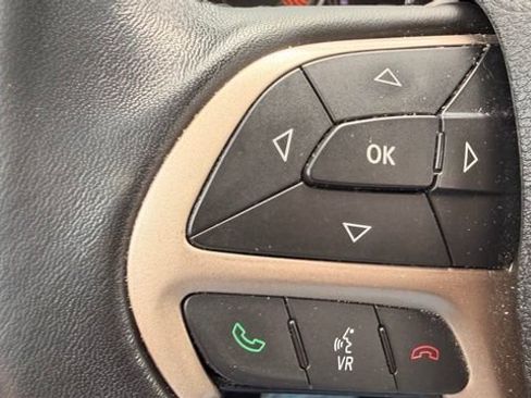 Used 2015 Jeep Cherokee Latitude FWD image 23