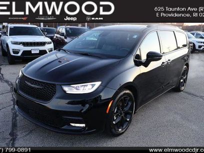 Certified 2025 Chrysler Pacifica Limited