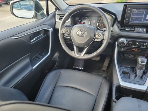 Used 2022 Toyota RAV4 XLE Premium image 14