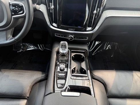 Used 2021 Volvo S60 T8 Inscription image 27