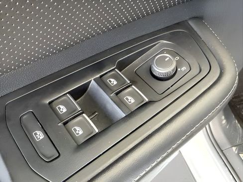 Used 2025 Volkswagen Atlas SE image 14