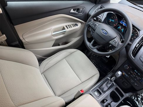 Used 2017 Ford Escape SE image 15