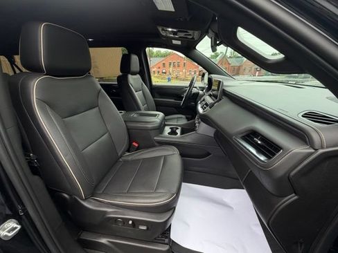 Used 2023 GMC Yukon XL SLT w/ SLT Luxury Package AWD/4WD image 12