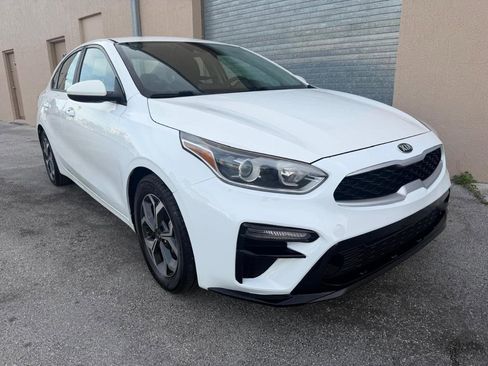 Used 2019 Kia Forte LXS FWD image 2