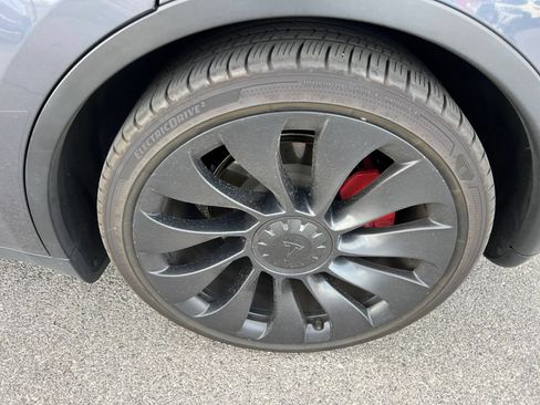 Used 2023 Tesla Model Y Performance AWD/4WD image 11