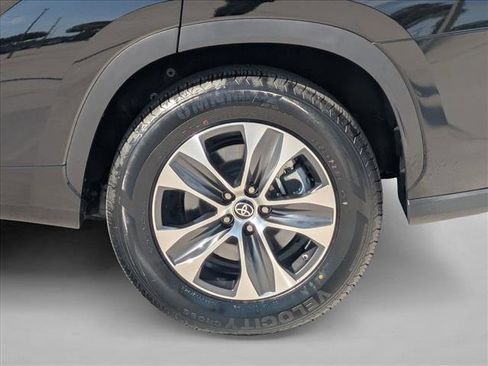 Used 2023 Toyota Highlander XLE image 22