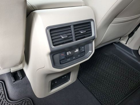 Used 2024 Volkswagen Atlas SE FWD image 14