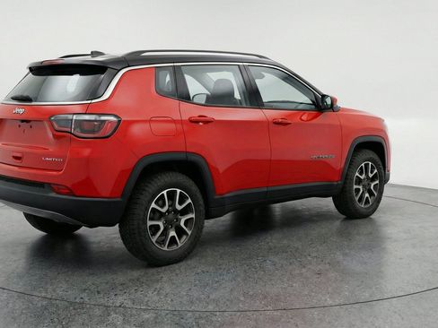 Used 2025 Jeep Compass Trailhawk AWD/4WD image 9