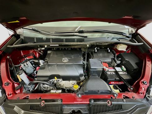 Used 2014 Toyota Sienna LE image 34