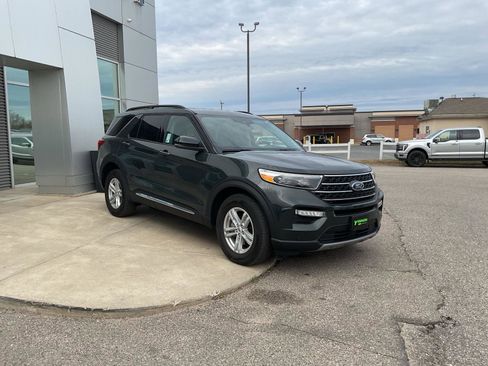 Used 2023 Ford Explorer XLT w/ Equipment Group 202A image 7