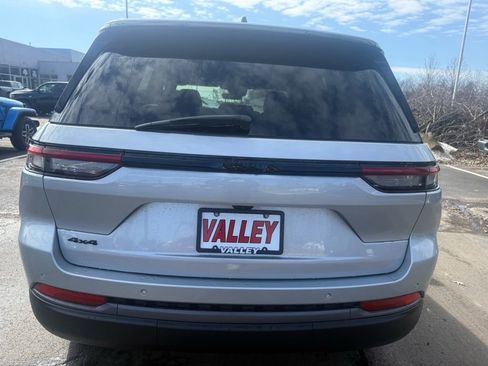 New 2026 Jeep Grand Cherokee Limited w/ Limited Altitude Package image 4