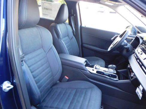 New 2025 Mitsubishi Outlander SE image 27