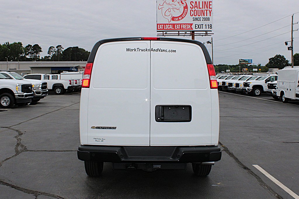 Used 2025 Chevrolet Express 3500 Extended w/ Driver Convenience Package RWD image 15