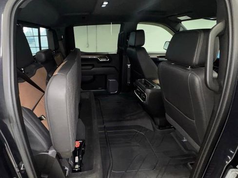 Used 2023 Chevrolet Silverado 1500 High Country w/ Technology Package image 13